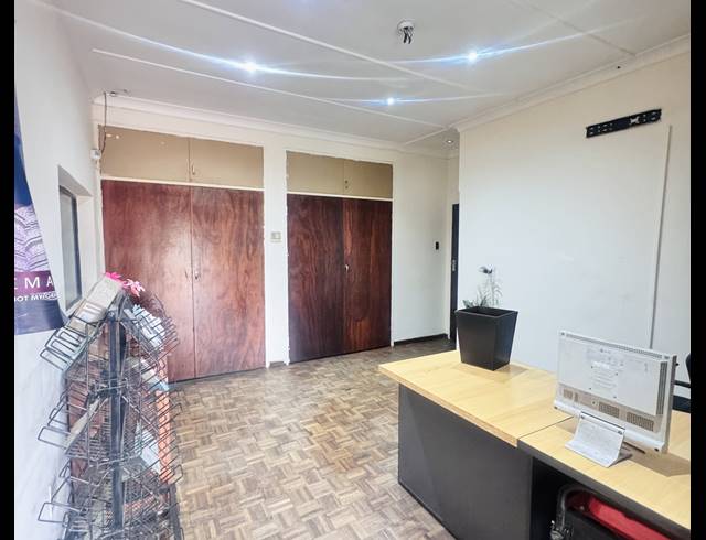 M² BUSINESS CENTRE FOR SALE IN WITBANK EXT 8